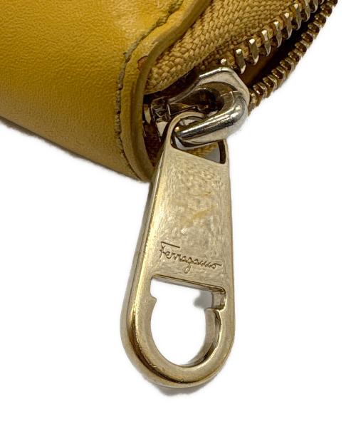 Salvatore Ferragamo（サルヴァトーレ フェラガモ）Salvatore Ferragamo (サルヴァトーレ フェラガモ) ガンチーニラウンド長財布 イエローの古着・服飾アイテム