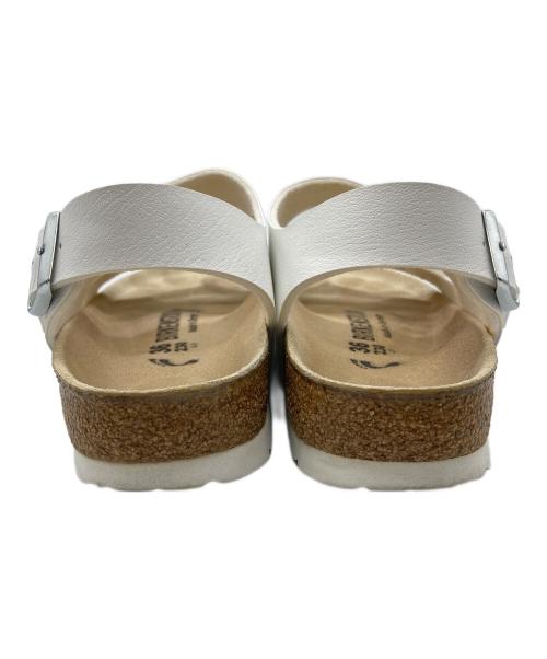 BIRKENSTOCK（ビルケンシュトック）BIRKENSTOCK (ビルケンシュトック) サンダル ホワイト サイズ:23の古着・服飾アイテム