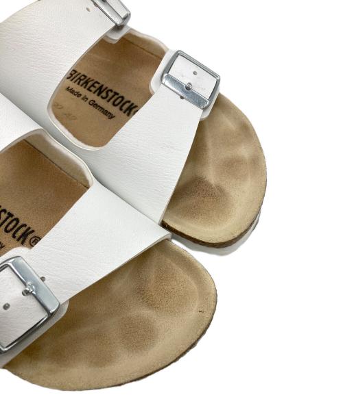 BIRKENSTOCK（ビルケンシュトック）BIRKENSTOCK (ビルケンシュトック) サンダル ホワイト サイズ:23の古着・服飾アイテム