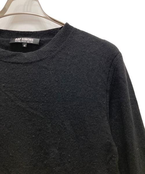 RAF BY RAF SIMONS（ラフバイ ラフシモンズ）RAF BY RAF SIMONS (ラフバイ ラフシモンズ) 06AW R刺繍Vネックニット ブラック サイズ:46の古着・服飾アイテム