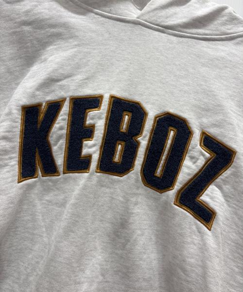 KEBOZ（ケボズ）KEBOZ (ケボズ) FREAK'S STORE (フリークスストア) ARCH LOGO SWEAT HOODIE グレー サイズ:Lの古着・服飾アイテム