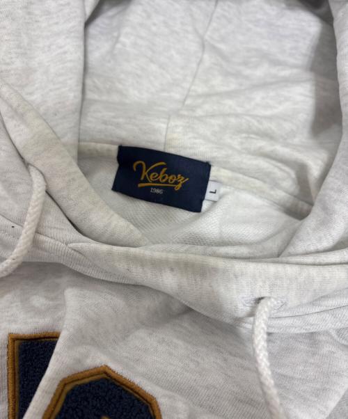 KEBOZ（ケボズ）KEBOZ (ケボズ) FREAK'S STORE (フリークスストア) ARCH LOGO SWEAT HOODIE グレー サイズ:Lの古着・服飾アイテム