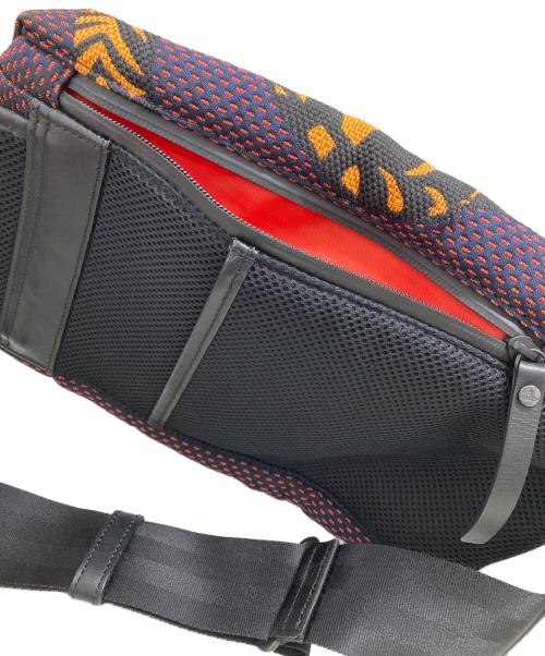 Vivienne Westwood（ヴィヴィアンウエストウッド）Vivienne Westwood (ヴィヴィアンウエストウッド) ファイティングタイガーボディバッグ ネイビー×オレンジの古着・服飾アイテム