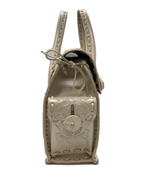 Carving Tribes（カービングトライブス）Carving Tribes (カービングトライブス) ハンドバッグ アイボリーの古着・服飾アイテム