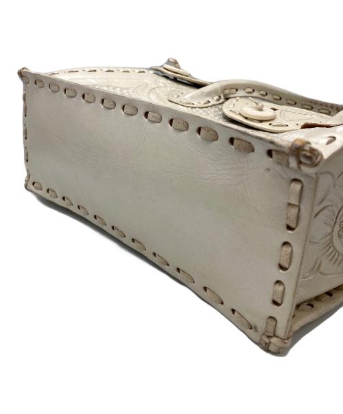 Carving Tribes（カービングトライブス）Carving Tribes (カービングトライブス) ハンドバッグ アイボリーの古着・服飾アイテム