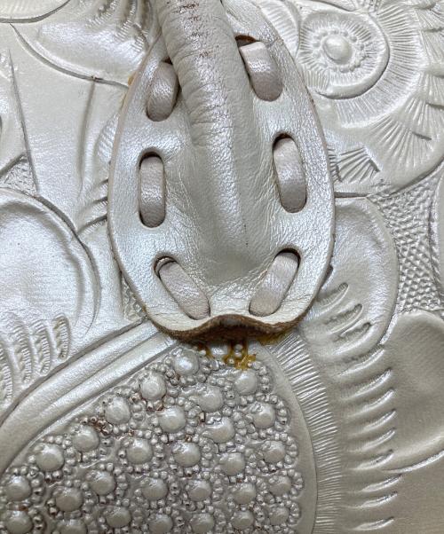 Carving Tribes（カービングトライブス）Carving Tribes (カービングトライブス) ハンドバッグ アイボリーの古着・服飾アイテム