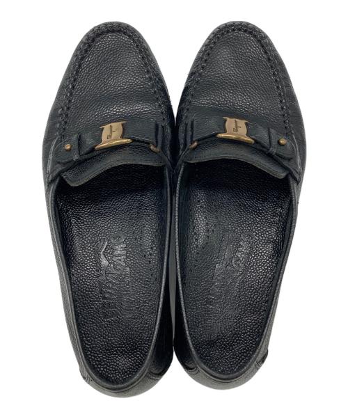 Salvatore Ferragamo（サルヴァトーレ フェラガモ）Salvatore Ferragamo (サルヴァトーレ フェラガモ) ヴァラリボンローファー ブラック サイズ:6の古着・服飾アイテム