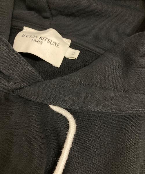 maison kitsune（メゾンキツネ）MAISON KITSUNE (メゾンキツネ) ワッペンパーカー ブラック サイズ:XSの古着・服飾アイテム