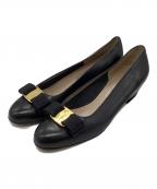 Salvatore Ferragamoサルヴァトーレ フェラガモ）の古着「ヴァラリボンパンプス」｜ブラック