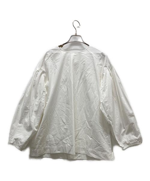 CADUNE（カデュネ）CADUNE (カデュネ) パール釦シャツブラウス ホワイト サイズ:36の古着・服飾アイテム