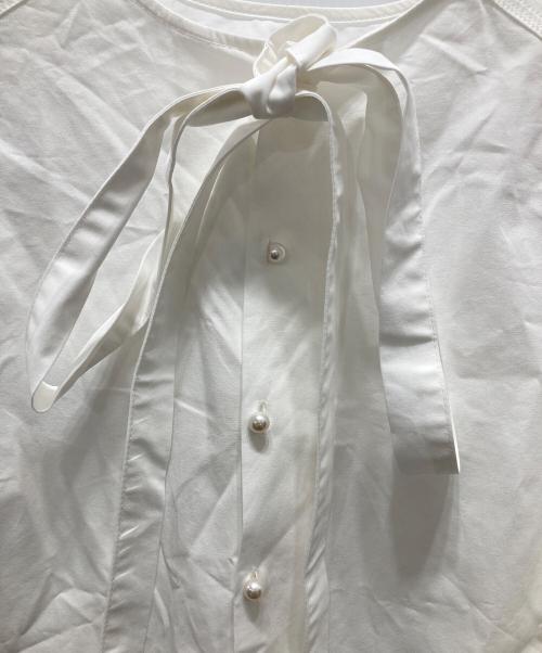 CADUNE（カデュネ）CADUNE (カデュネ) パール釦シャツブラウス ホワイト サイズ:36の古着・服飾アイテム