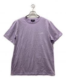 A.P.C.（アーペーセー）の古着「ロゴプリントTシャツ」｜パープル