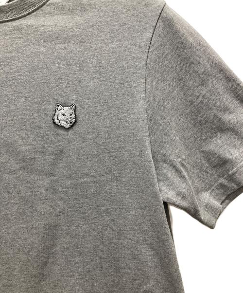 maison kitsune（メゾンキツネ）maison kitsune (メゾンキツネ) フォックスヘッドTシャツ グレー サイズ:Mの古着・服飾アイテム