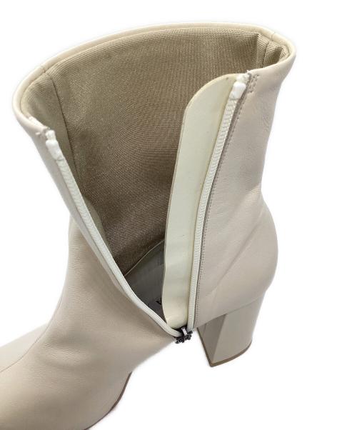 DIANA（ダイアナ）DIANA (ダイアナ) レザースクエアトゥ ショートブーツ アイボリー サイズ:23 1/2の古着・服飾アイテム