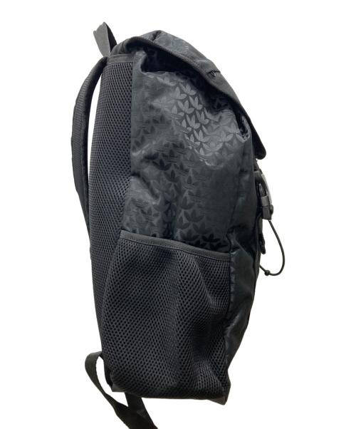 adidas（アディダス）adidas (アディダス) モノグラムリュック ブラックの古着・服飾アイテム
