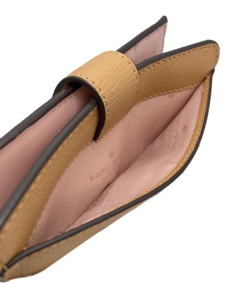 Kate Spade（ケイトスペード）Kate Spade (ケイトスペード) 2つ折り財布 ベージュの古着・服飾アイテム