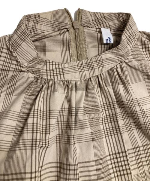 universal tissu（ユニバーサルティシュ）UNIVERSAL TISSU (ユニバーサルティシュ) バンドカラーギャザーワンピース ブラウン サイズ:-の古着・服飾アイテム