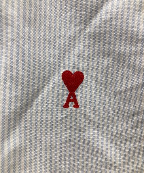 AMI Alexandre Mattiussi（アミアレクサンドルマテュッシ）AMI Alexandre Mattiussi (アミアレクサンドルマテュッシ) ハートロゴストライプシャツ スカイブルー サイズ:37の古着・服飾アイテム