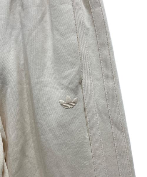 adidas Originals（アディダスオリジナル）adidas originals (アディダスオリジナル) コンテンポ チャンキー ストライプス トラックパンツ アイボリー サイズ:S 未使用品の古着・服飾アイテム