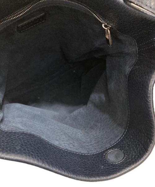 HIROFU（ヒロフ）HIROFU (ヒロフ) ヴィータ Hロゴ刻印ショルダーバッグ ブラックの古着・服飾アイテム