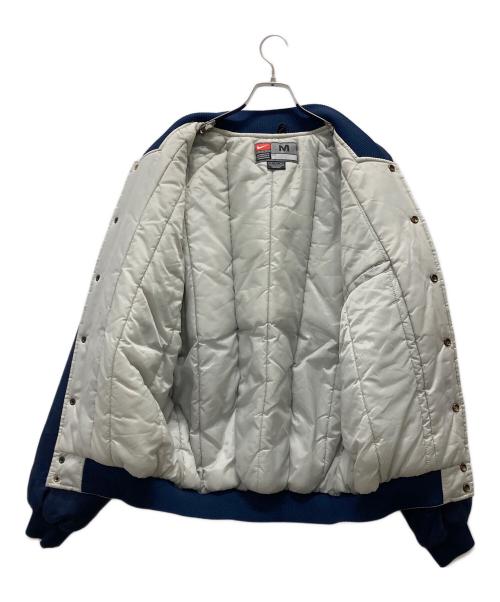 NIKE（ナイキ）NIKE (ナイキ) ヤンキースバックロゴ スタジャン グレー サイズ:Mの古着・服飾アイテム