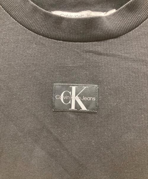 Calvin Klein Jeans（カルバンクラインジーンズ）Calvin Klein Jeans (カルバンクラインジーンズ) バッジリブ ショートスリーブ Tシャツ ブラック サイズ:Mの古着・服飾アイテム