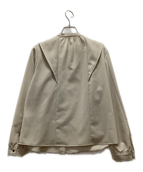 UNITED TOKYO（ユナイテッドトーキョー）UNITED TOKYO (ユナイテッドトーキョー) ケープカラーブラウス ベージュの古着・服飾アイテム