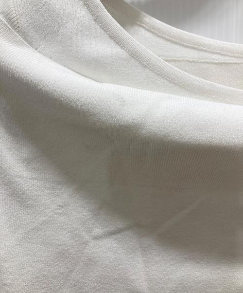 TO BE CHIC（トゥービーシック）TO BE CHIC (トゥービーシック) フリルデザイン ノースリーブニット ホワイト サイズ:40の古着・服飾アイテム