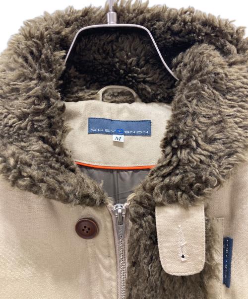 CHEVIGNON（シェビニオン）CHEVIGNON (シェビニオン) 裏ボア ミリタリージャケット ベージュ サイズ:Mの古着・服飾アイテム