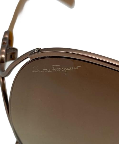 Salvatore Ferragamo（サルヴァトーレ フェラガモ）Salvatore Ferragamo (サルヴァトーレ フェラガモ) サングラス ベージュ サイズ:58□15 120の古着・服飾アイテム