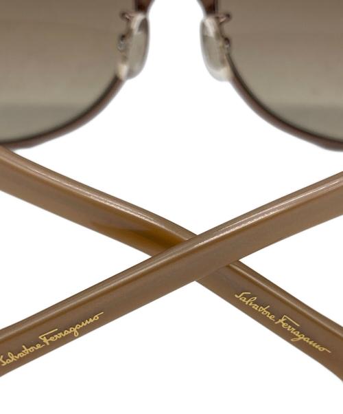 Salvatore Ferragamo（サルヴァトーレ フェラガモ）Salvatore Ferragamo (サルヴァトーレ フェラガモ) サングラス ベージュ サイズ:58□15 120の古着・服飾アイテム