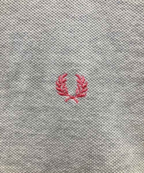 FRED PERRY（フレッドペリー）FRED PERRY (フレッドペリー) ポロシャツ グレー サイズ:Sの古着・服飾アイテム