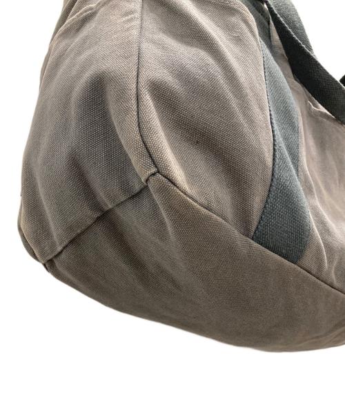 CUNE（キューン）CUNE (キューン) ショルダーバッグ グレーの古着・服飾アイテム