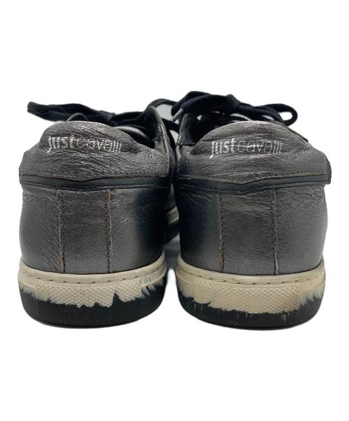 JUST CAVALLI（ジャストカヴァリ）JUST CAVALLI (ジャストカヴァリ) スニーカー シルバー サイズ:40の古着・服飾アイテム