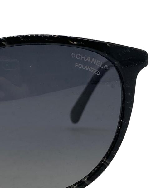 CHANEL（シャネル）CHANEL (シャネル) フェイクパール装飾サングラス ブラック サイズ:53□19の古着・服飾アイテム