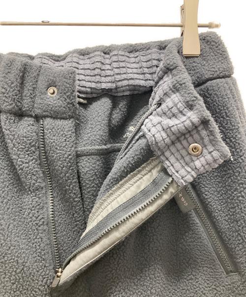 WHITE MOUNTAINEERING（ホワイトマウンテ二アニング）WHITE MOUNTAINEERING (ホワイトマウンテ二アニング) WILD THINGS (ワイルドシングス) BOA FLEECE PANTS グレー サイズ:Sの古着・服飾アイテム