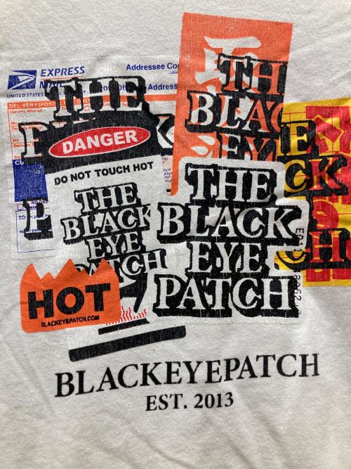 THE BLACK EYE PATCH（ブラックアイパッチ）THE BLACK EYE PATCH (ブラックアイパッチ) プリントTシャツ ホワイト サイズ:Lの古着・服飾アイテム