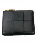 BOTTEGA VENETAボッテガベネタ）の古着「カセット/マキシイントレチャート 二つ折り財布」｜ブラック
