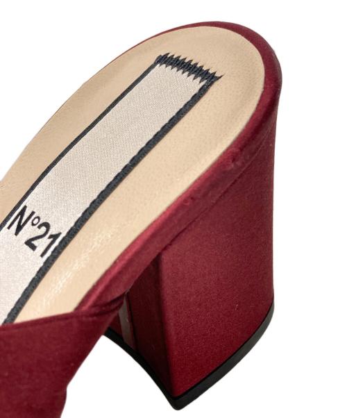 N°21（ヌメロヴェントゥーノ）N°21 (ヌメロヴェントゥーノ) サテンサンダル レッド サイズ:36の古着・服飾アイテム