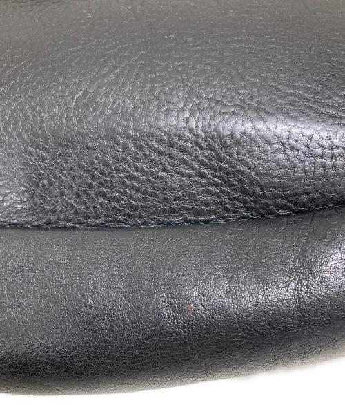 IL BISONTE（イル ビゾンテ）IL BISONTE (イル ビゾンテ) レザーショルダーバッグ ブラックの古着・服飾アイテム