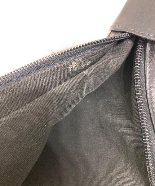 IL BISONTE（イル ビゾンテ）IL BISONTE (イル ビゾンテ) レザーショルダーバッグ ブラックの古着・服飾アイテム