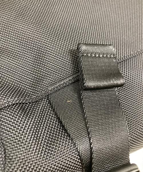 AER（エアー）Aer (エアー) TRAVEL SLINGメッセンジャーバッグ ブラックの古着・服飾アイテム