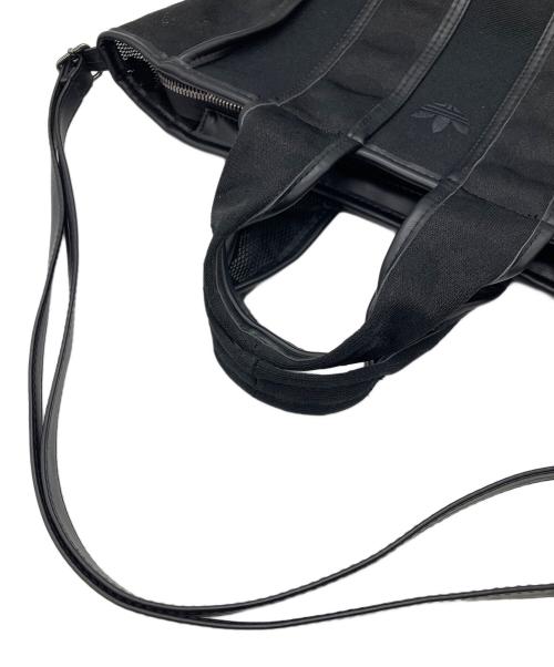 adidas（アディダス）adidas (アディダス) モノグラム メッシュ キャンバス ミニショッパーバッグ ブラックの古着・服飾アイテム