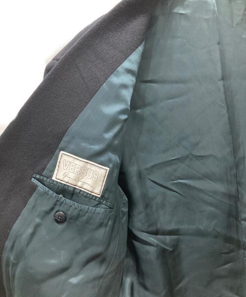 VERSUS VERSACE（ヴェルサス ヴェルサーチェ）VERSUS VERSACE (ヴェルサス ヴェルサーチェ) ロゴワッペン テーラードジャケット ネイビー サイズ:４８の古着・服飾アイテム