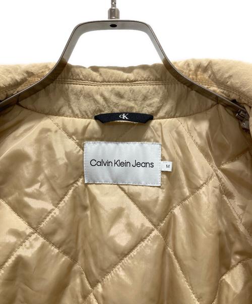 Calvin Klein Jeans（カルバンクラインジーンズ）Calvin Klein Jeans (カルバンクラインジーンズ) ロゴワッペン中綿ジャケット ブラウン サイズ:Mの古着・服飾アイテム