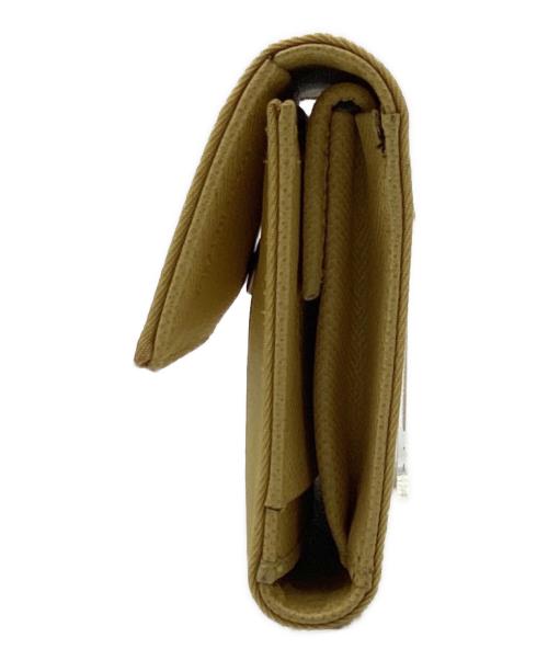 PRADA（プラダ）PRADA (プラダ) 3つ折り財布 イエローの古着・服飾アイテム