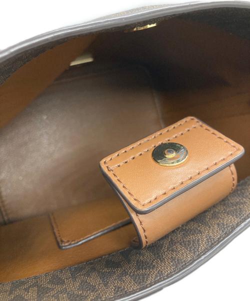 MICHAEL KORS（マイケル・コース）MICHAEL KORS (マイケル・コース) キンバリー スモールバケット ショルダーバッグ ブラウンの古着・服飾アイテム