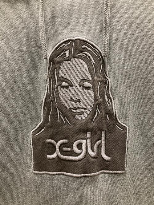 X-GIRL（エックスガール）X-girl (エックスガール) FACE PIGMENT DYED SWEAT HOODIE グレー サイズ:Mの古着・服飾アイテム