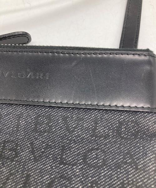 BVLGARI（ブルガリ）BVLGARI (ブルガリ) ロゴマニアショルダーバッグ グレー×ブラックの古着・服飾アイテム