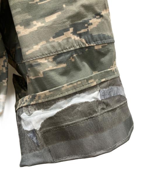 US ARMY（ユーエスアーミー）US ARMY (ユーエスアーミー) GTXカモフラミリタリージャケット ベージュ サイズ:MIDIUMの古着・服飾アイテム